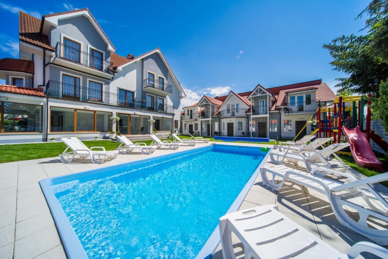 Rewit Dom Goscinny Z Podgrzewanym Basenem Rewal Exterior photo