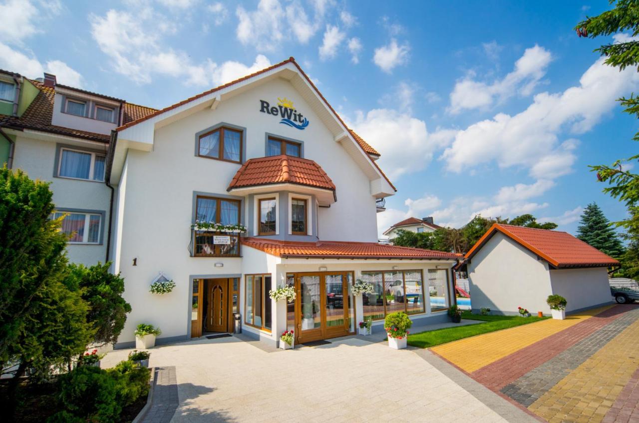 Rewit Dom Goscinny Z Podgrzewanym Basenem Rewal Exterior photo